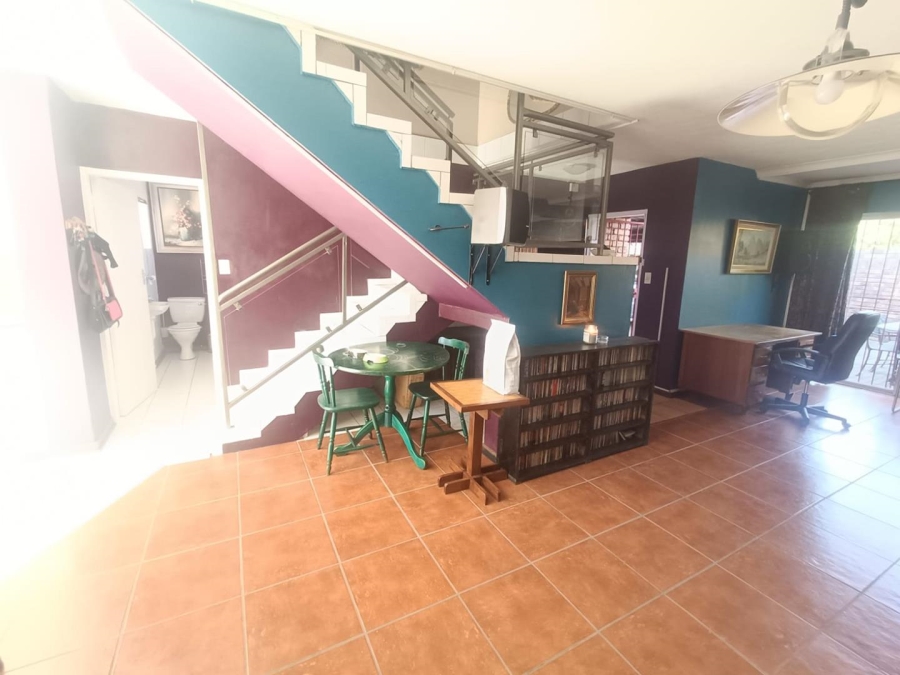 3 Bedroom Property for Sale in Die Hoewes Gauteng