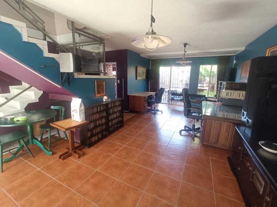 3 Bedroom Property for Sale in Die Hoewes Gauteng