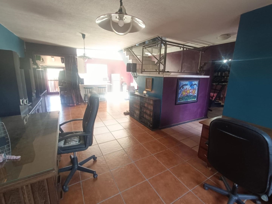 3 Bedroom Property for Sale in Die Hoewes Gauteng