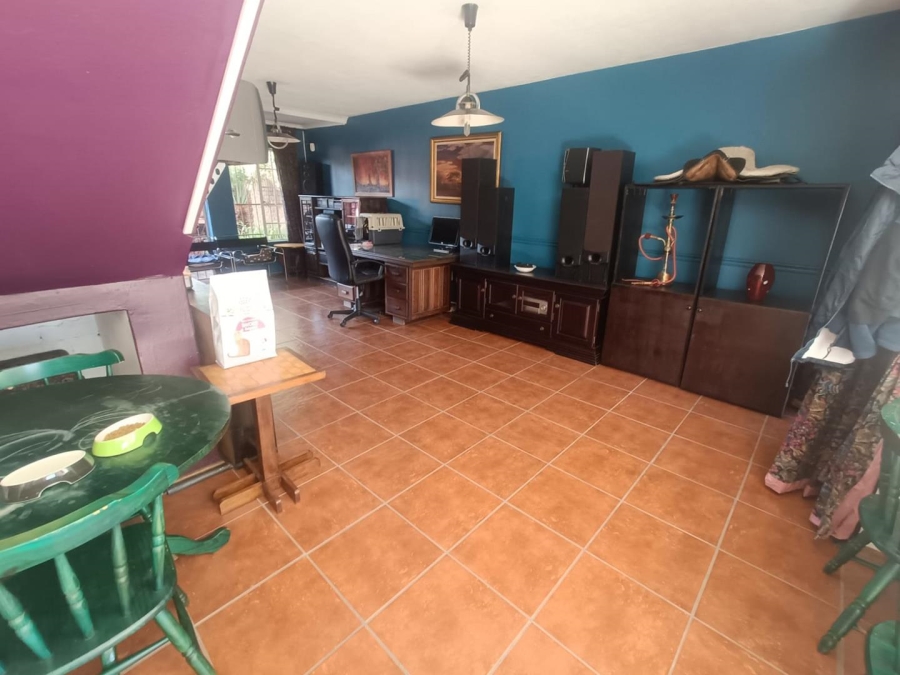 3 Bedroom Property for Sale in Die Hoewes Gauteng