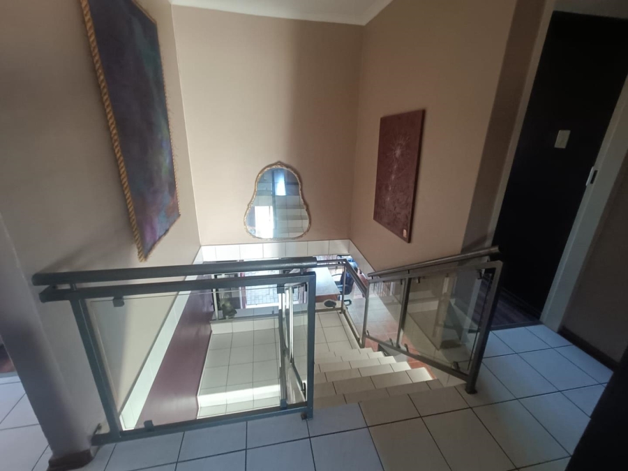 3 Bedroom Property for Sale in Die Hoewes Gauteng