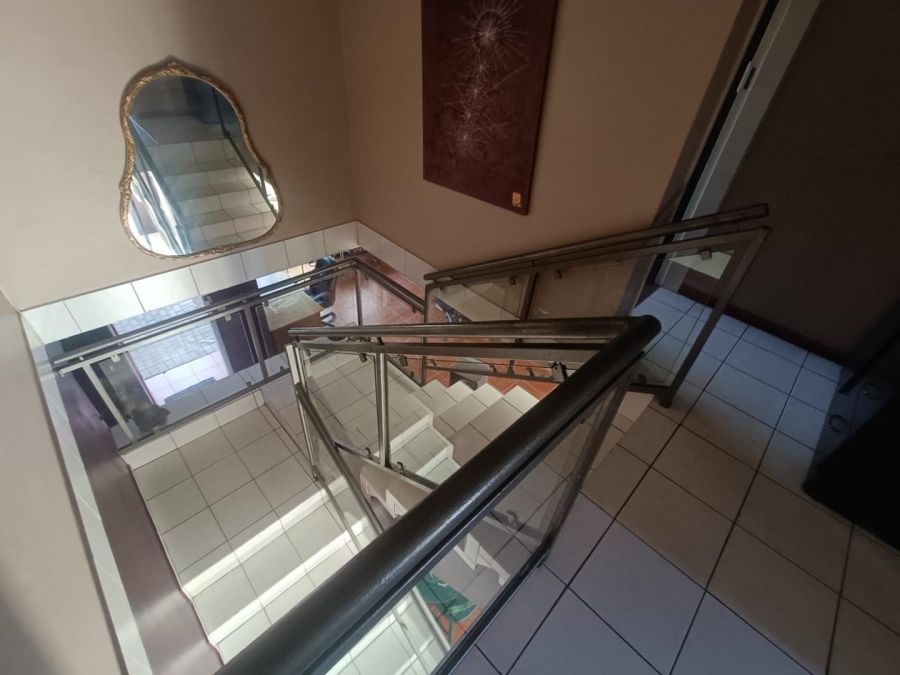3 Bedroom Property for Sale in Die Hoewes Gauteng