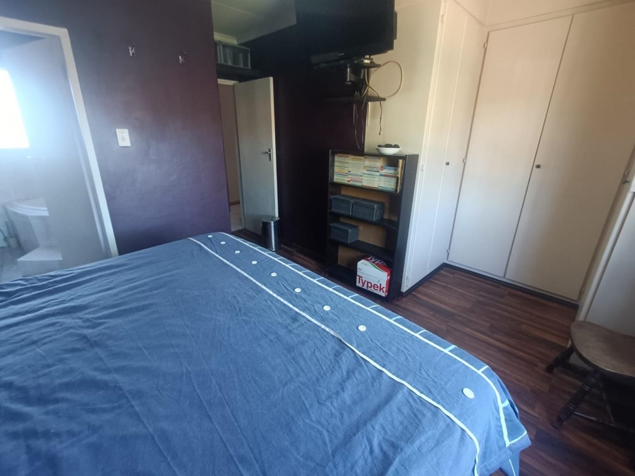 3 Bedroom Property for Sale in Die Hoewes Gauteng