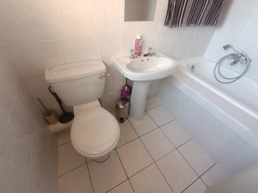 3 Bedroom Property for Sale in Die Hoewes Gauteng