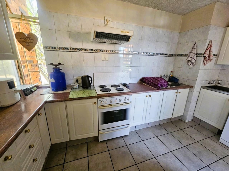 2 Bedroom Property for Sale in Queenswood Gauteng