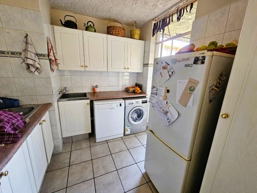 2 Bedroom Property for Sale in Queenswood Gauteng