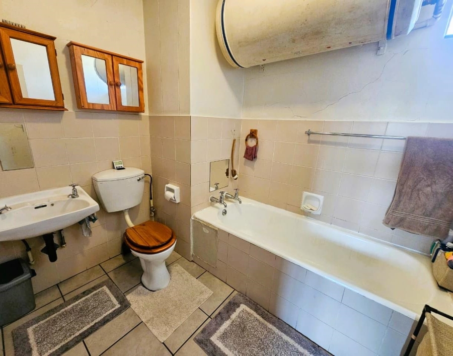 2 Bedroom Property for Sale in Queenswood Gauteng