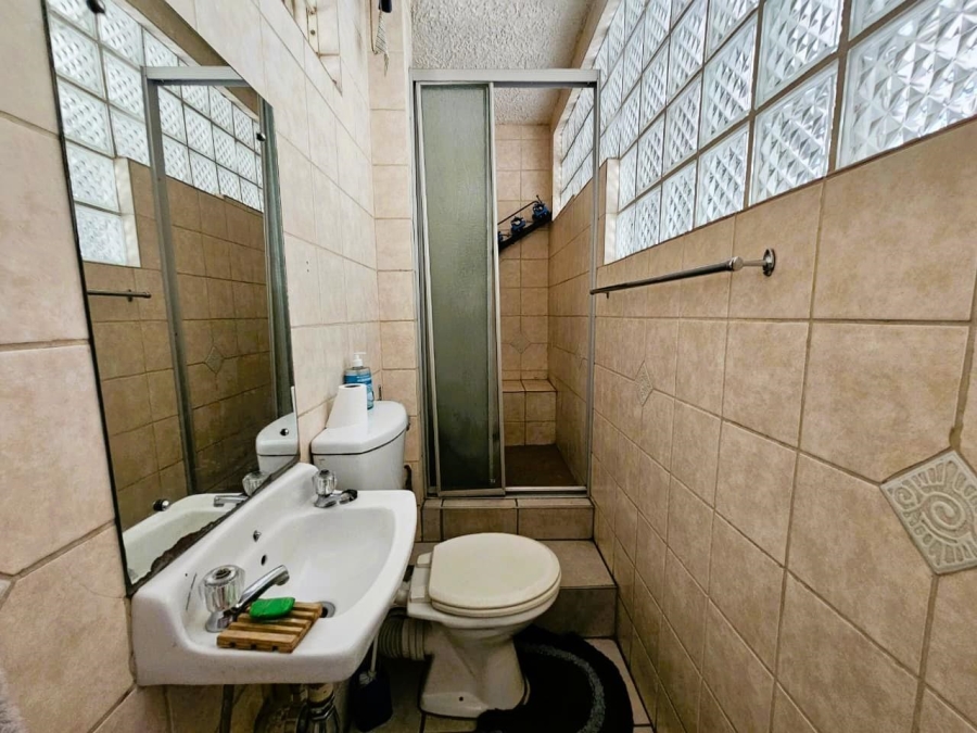 2 Bedroom Property for Sale in Queenswood Gauteng