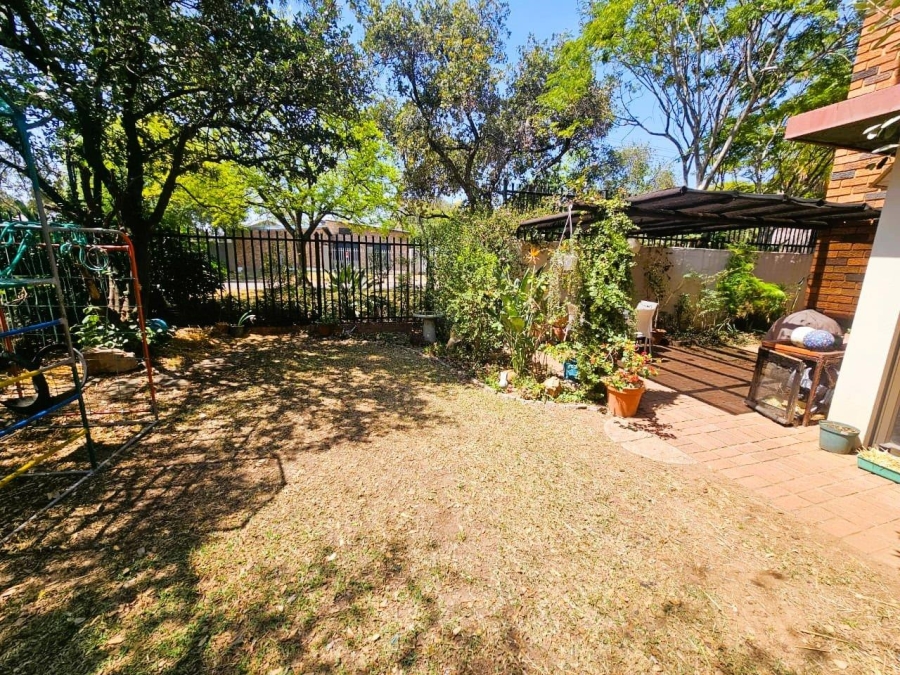 2 Bedroom Property for Sale in Queenswood Gauteng