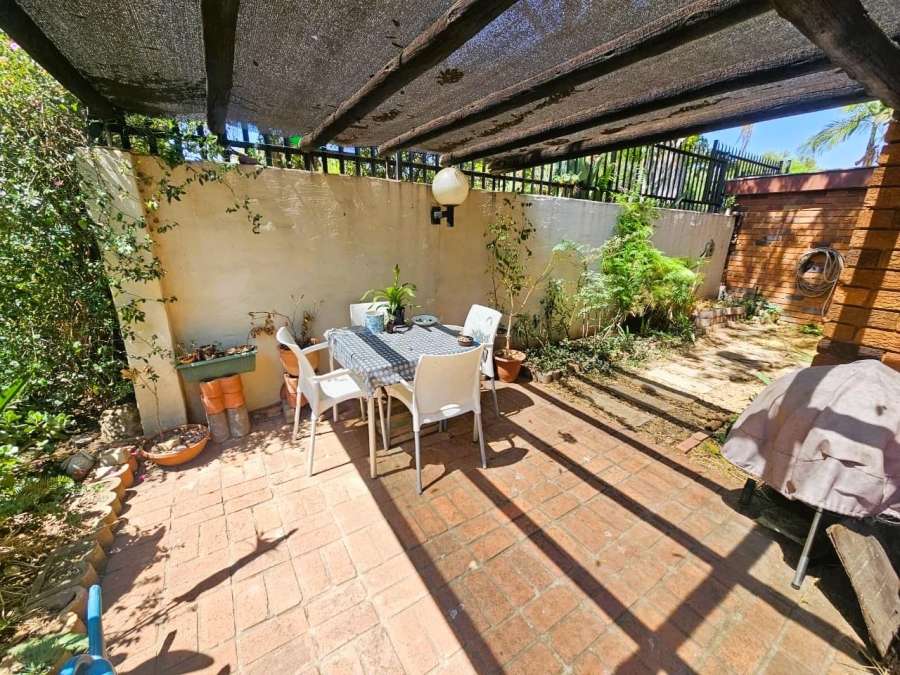 2 Bedroom Property for Sale in Queenswood Gauteng