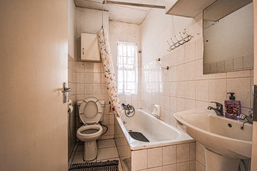 2 Bedroom Property for Sale in Lakefield Gauteng