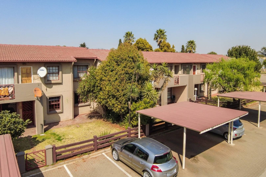 2 Bedroom Property for Sale in Lakefield Gauteng