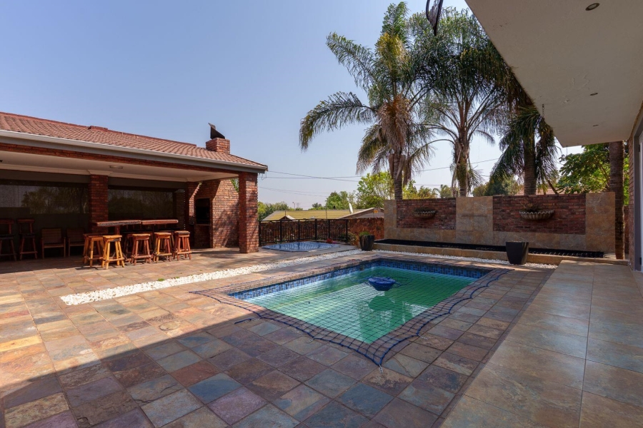 7 Bedroom Property for Sale in Elardus Park Gauteng