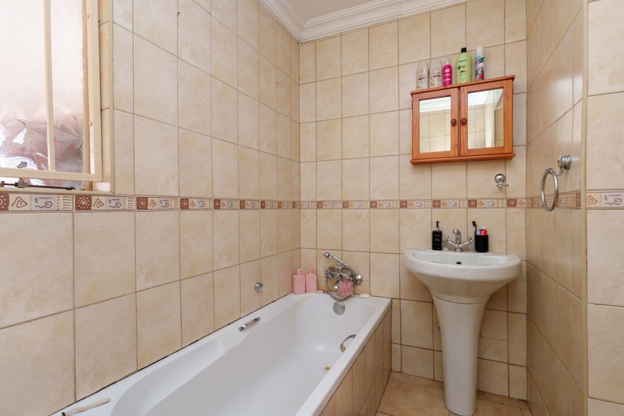 7 Bedroom Property for Sale in Elardus Park Gauteng