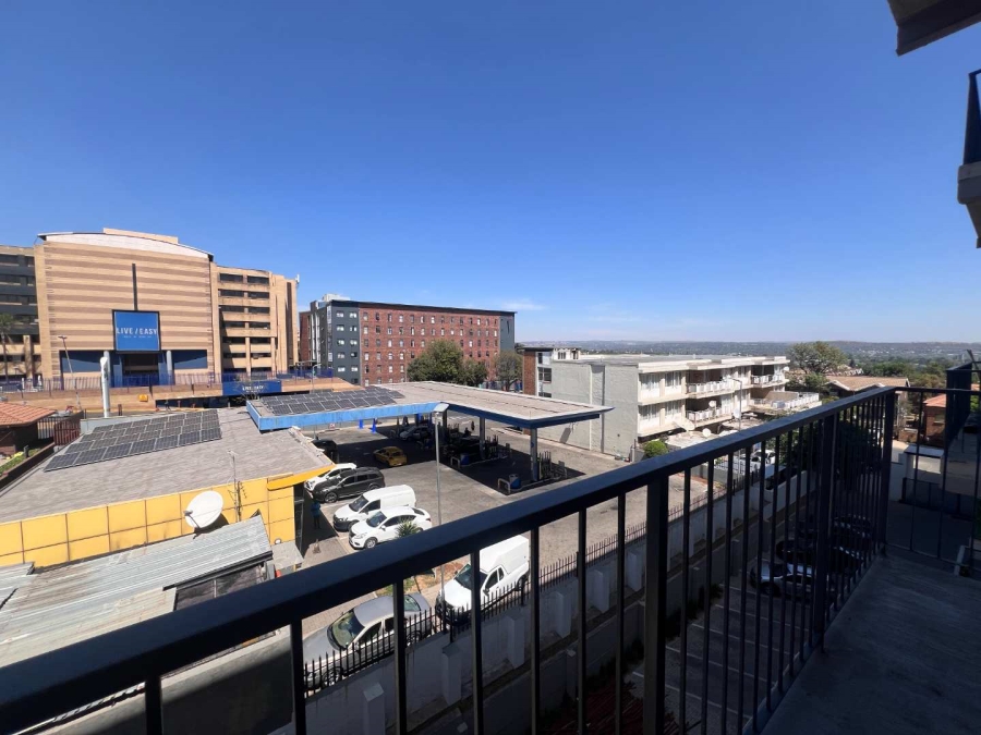 1 Bedroom Property for Sale in Ferndale Gauteng