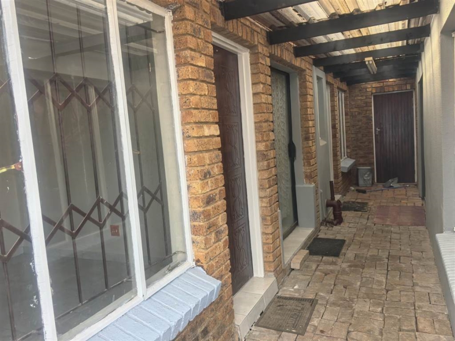 2 Bedroom Property for Sale in Danville Gauteng