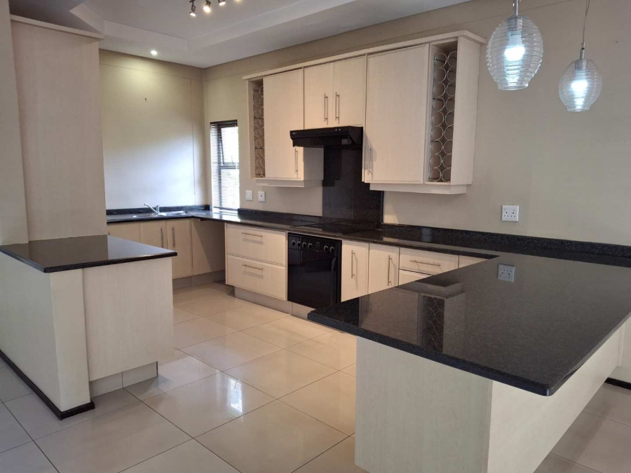 To Let 2 Bedroom Property for Rent in Melrose North Gauteng