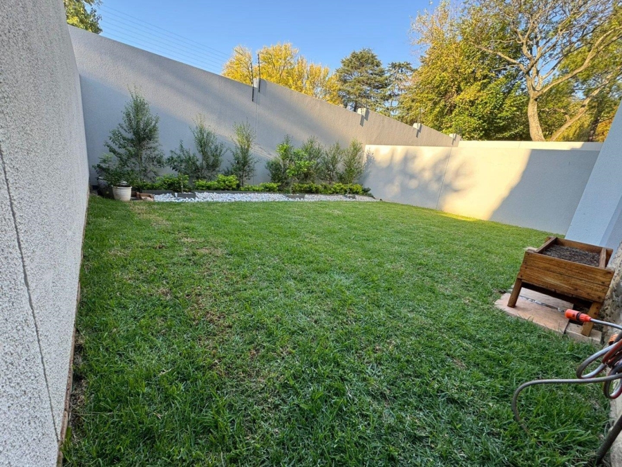 To Let 2 Bedroom Property for Rent in Bryanston Gauteng
