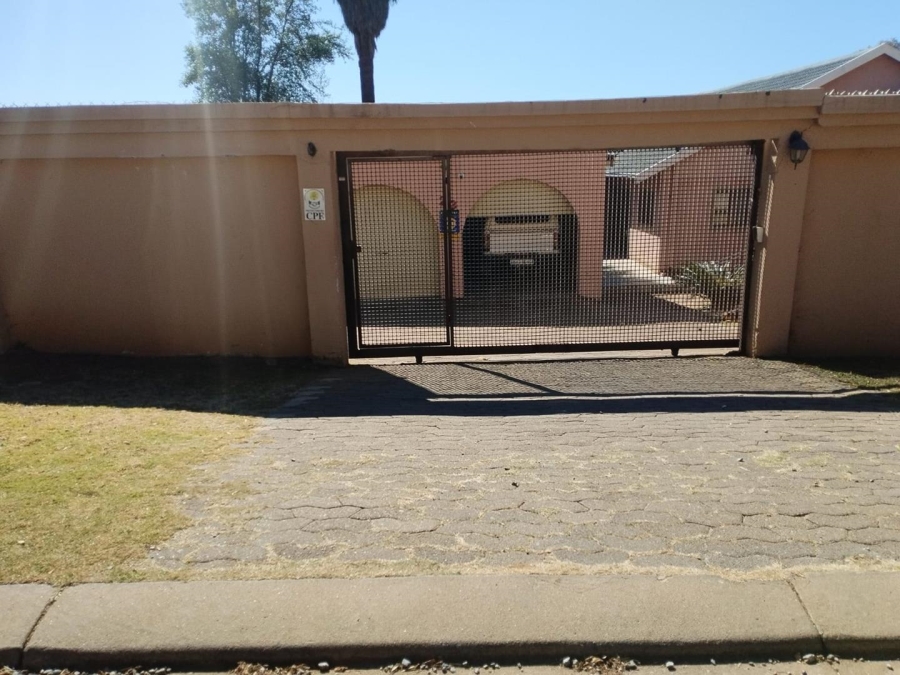 4 Bedroom Property for Sale in Alan Manor Gauteng