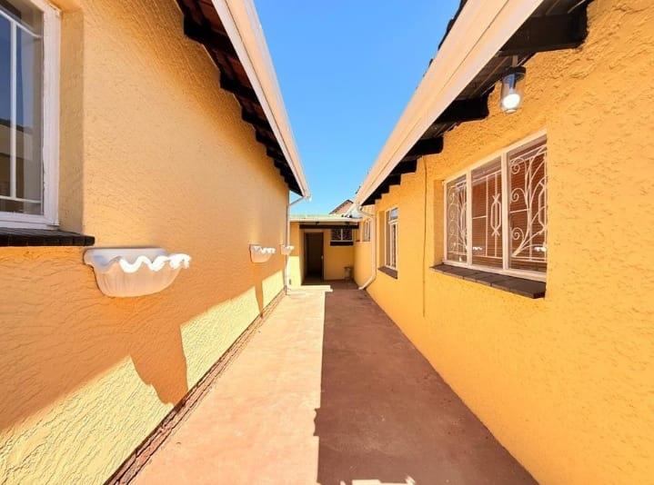 5 Bedroom Property for Sale in Ridgeway Gauteng