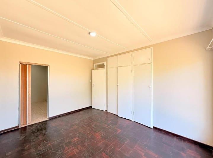 5 Bedroom Property for Sale in Ridgeway Gauteng