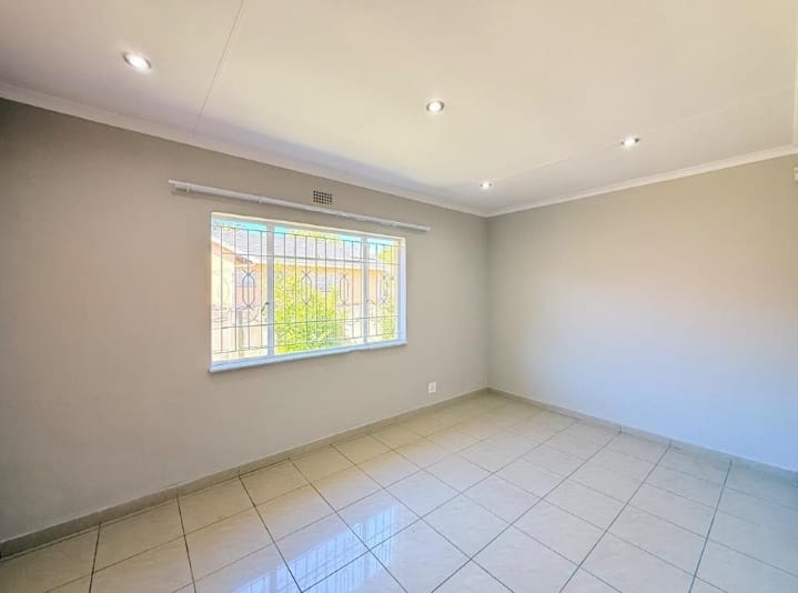 5 Bedroom Property for Sale in Ridgeway Gauteng