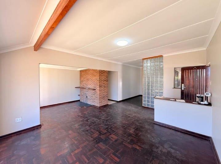 5 Bedroom Property for Sale in Ridgeway Gauteng