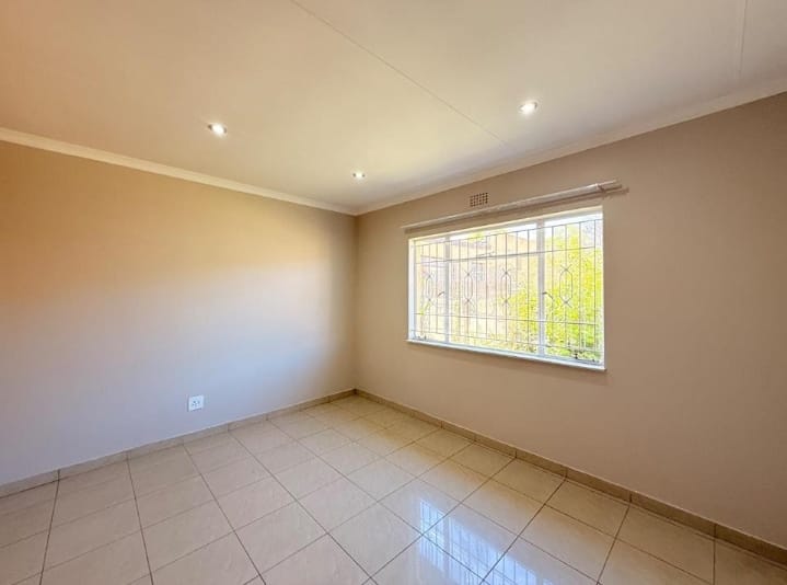 5 Bedroom Property for Sale in Ridgeway Gauteng