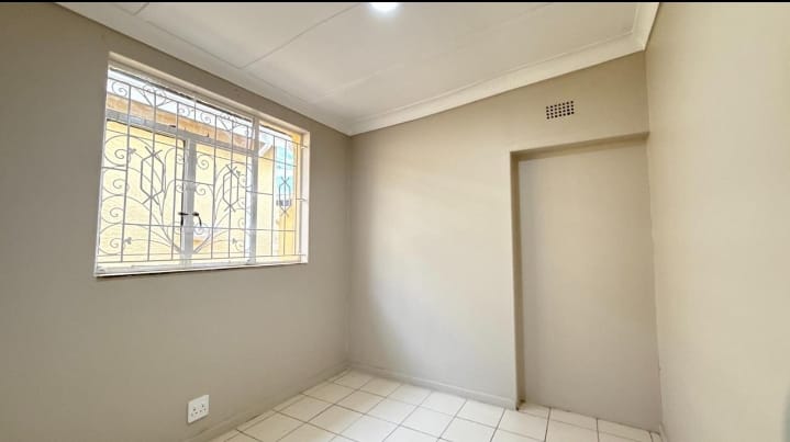 5 Bedroom Property for Sale in Ridgeway Gauteng