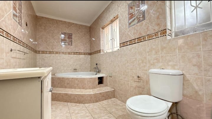 5 Bedroom Property for Sale in Ridgeway Gauteng