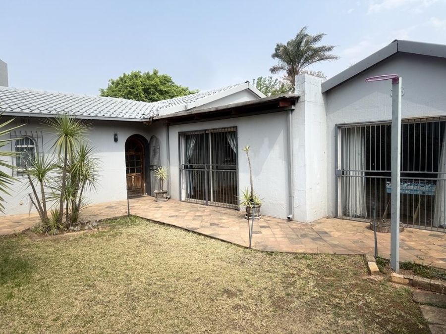 3 Bedroom Property for Sale in Roodekrans Gauteng