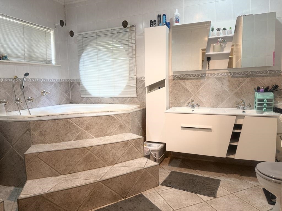 3 Bedroom Property for Sale in Roodekrans Gauteng