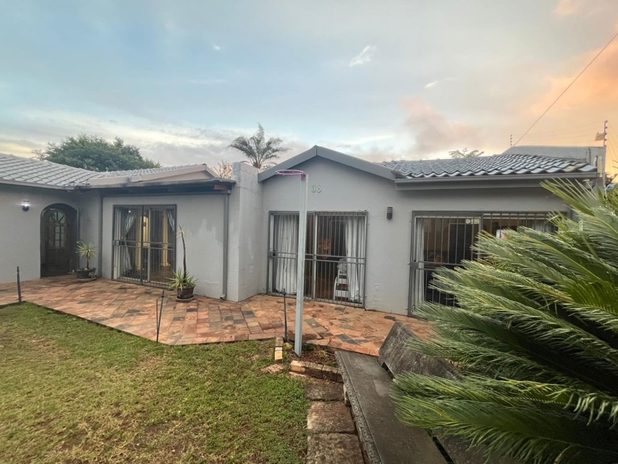 3 Bedroom Property for Sale in Roodekrans Gauteng