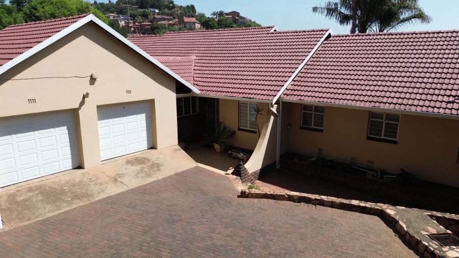 4 Bedroom Property for Sale in Constantia Kloof Gauteng