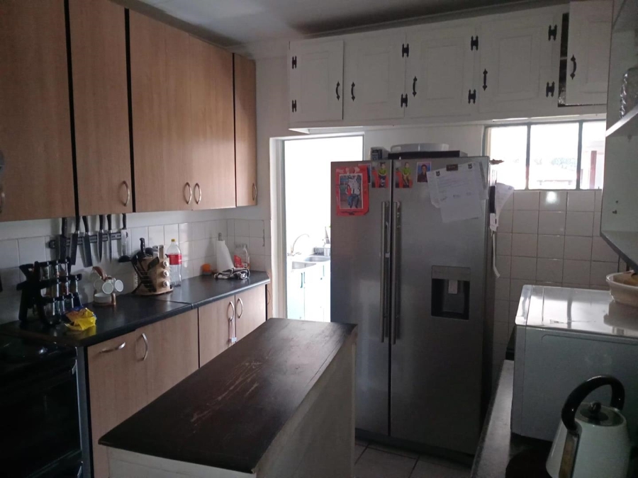 6 Bedroom Property for Sale in Silverton Gauteng