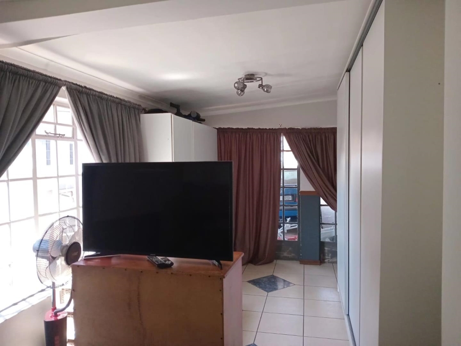 6 Bedroom Property for Sale in Silverton Gauteng