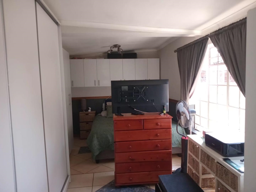 6 Bedroom Property for Sale in Silverton Gauteng