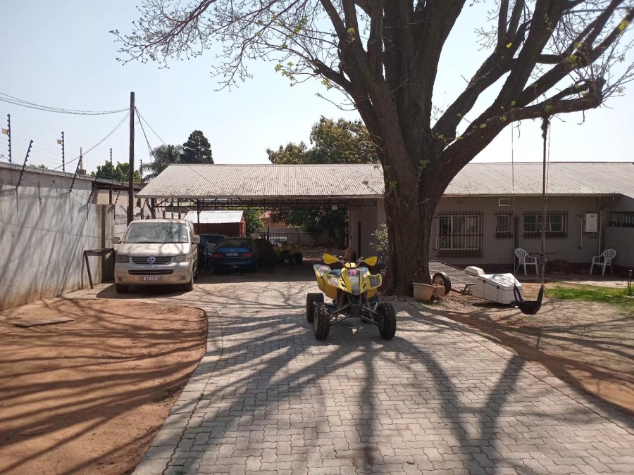 6 Bedroom Property for Sale in Silverton Gauteng