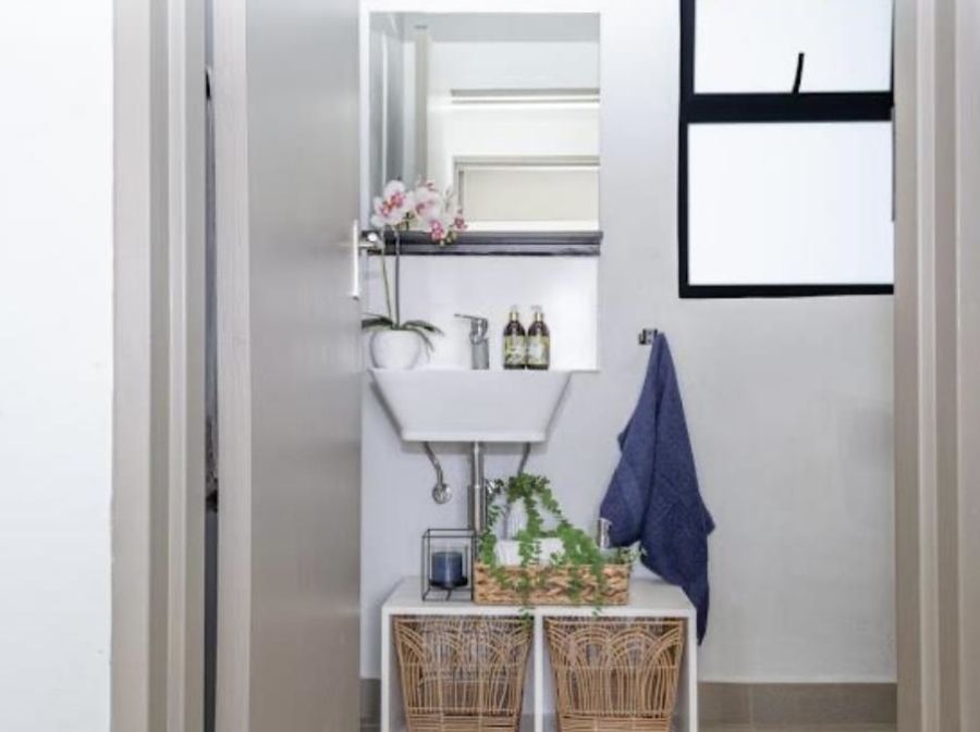 To Let 2 Bedroom Property for Rent in Glen Marais Gauteng