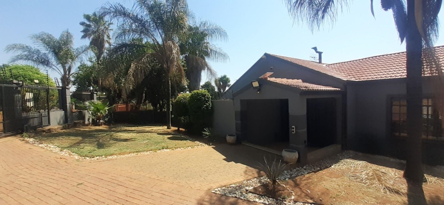 To Let 3 Bedroom Property for Rent in Monument Park Gauteng