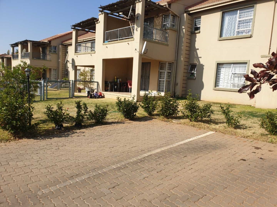 To Let 1 Bedroom Property for Rent in Silver Lakes Gauteng