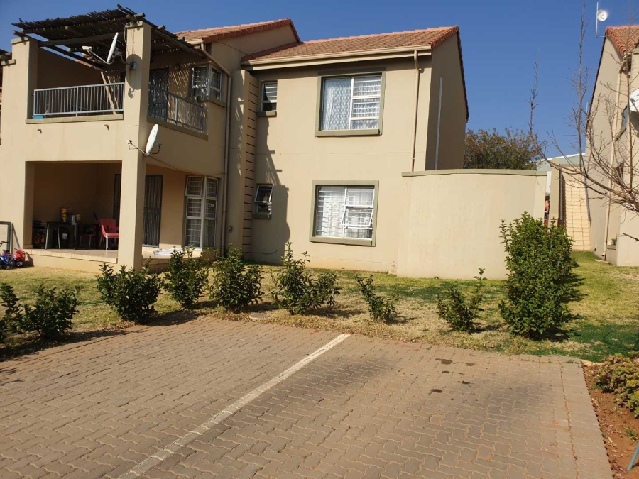 To Let 1 Bedroom Property for Rent in Silver Lakes Gauteng