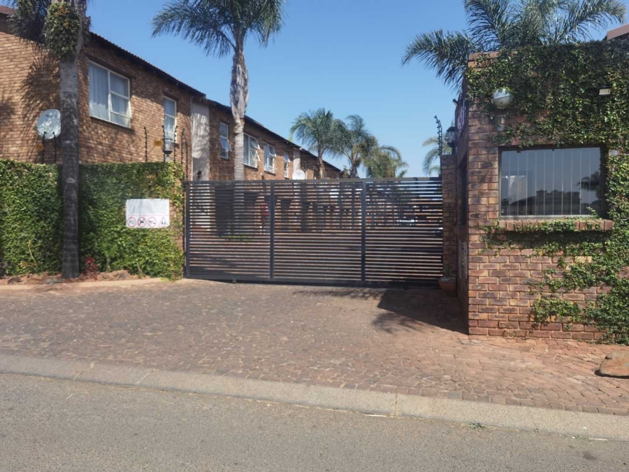 2 Bedroom Property for Sale in Glen Marais Gauteng