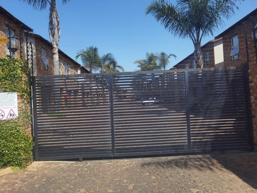 2 Bedroom Property for Sale in Glen Marais Gauteng
