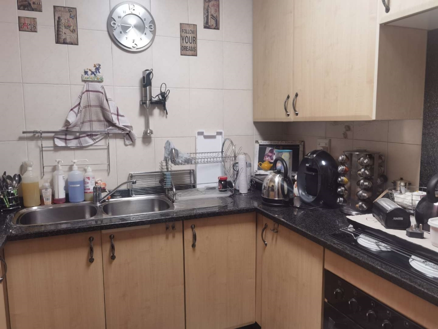 2 Bedroom Property for Sale in Glen Marais Gauteng