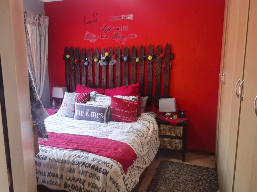 2 Bedroom Property for Sale in Glen Marais Gauteng