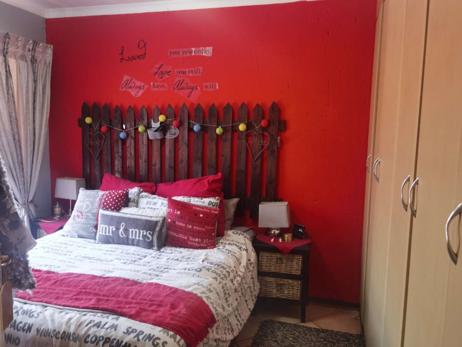 2 Bedroom Property for Sale in Glen Marais Gauteng