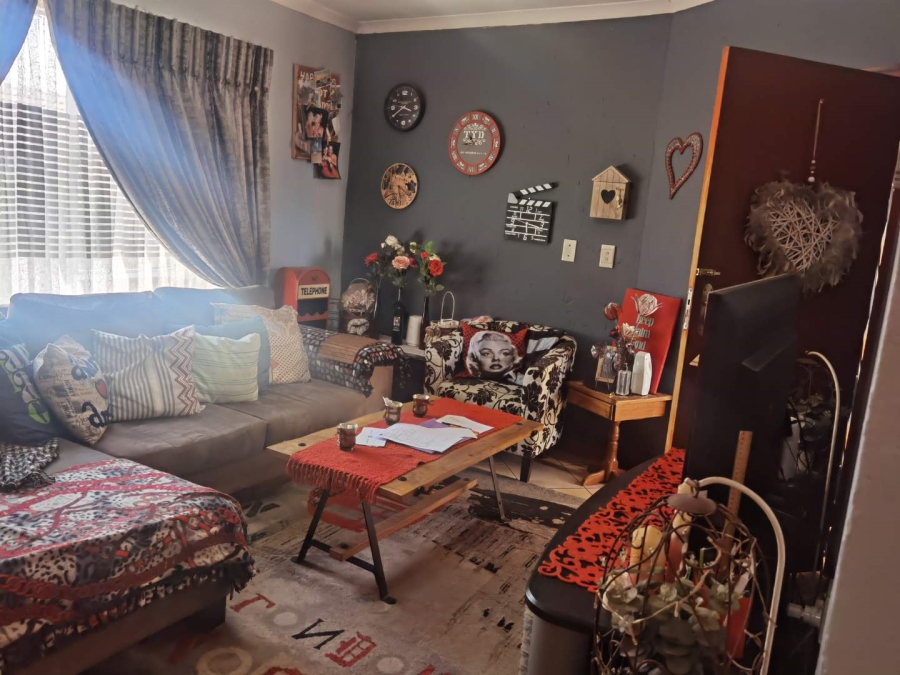 2 Bedroom Property for Sale in Glen Marais Gauteng