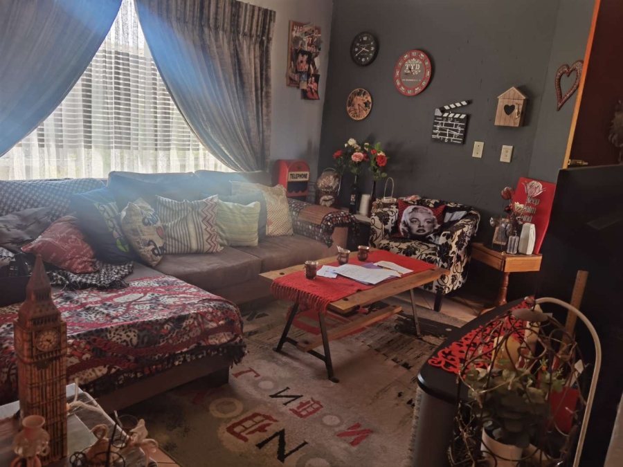 2 Bedroom Property for Sale in Glen Marais Gauteng