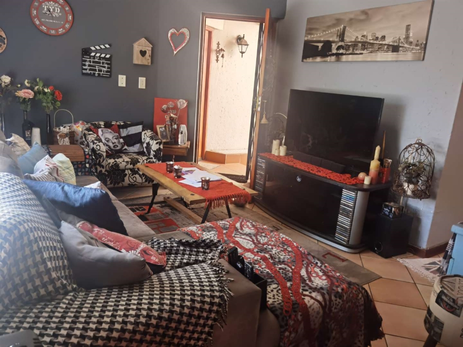 2 Bedroom Property for Sale in Glen Marais Gauteng